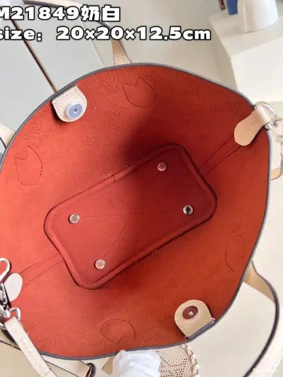 First bag ru VUITTON BLOSSOM PM LOUIS 0524